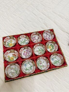 Hand-Painted Chinese Porcelain Sake Cup Set - Floral Motif